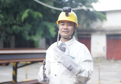 海南礦業(yè)員工李勇:全國(guó)表彰！海南礦業(yè)員工李勇榮膺全國(guó)勞動(dòng)模范